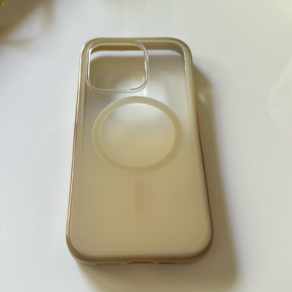 Otterbox iPhone 14 Pro Mag Case (cream)